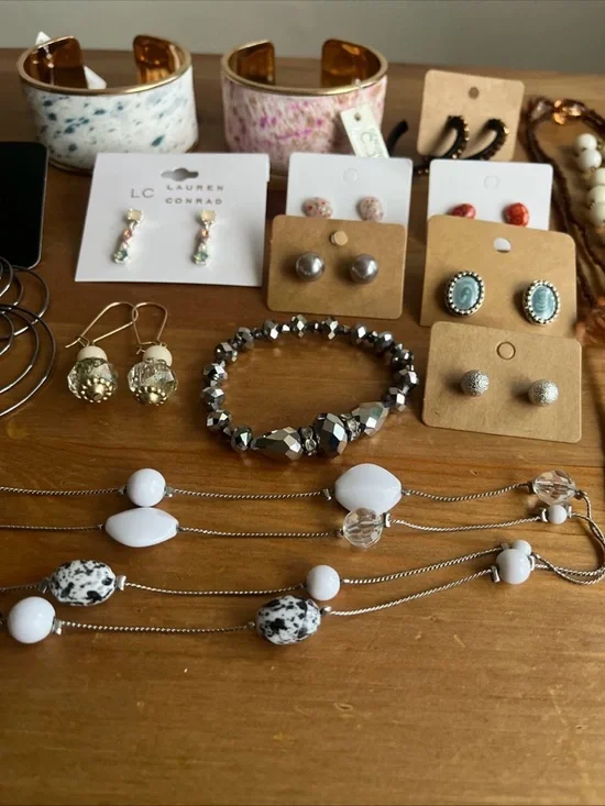 Mixed Jewelry bundle lot earrings, bracelet, necklace please read notes - Picture 3 of 8